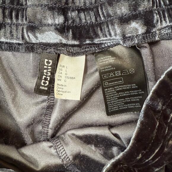 H&M Divided Crush Velvet Shorts SZ L Gray Charcoal Gym Retro Style Club Dance - Picture 3 of 4